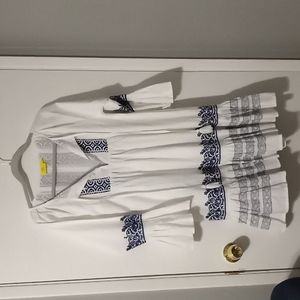 woman's white and blue dress